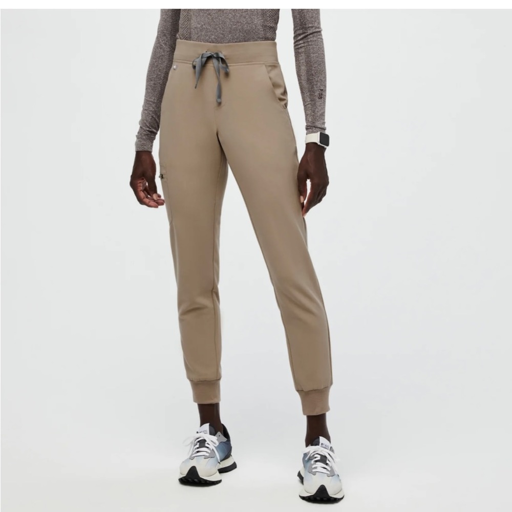 Figs Zamora jogger pants size small color latte.